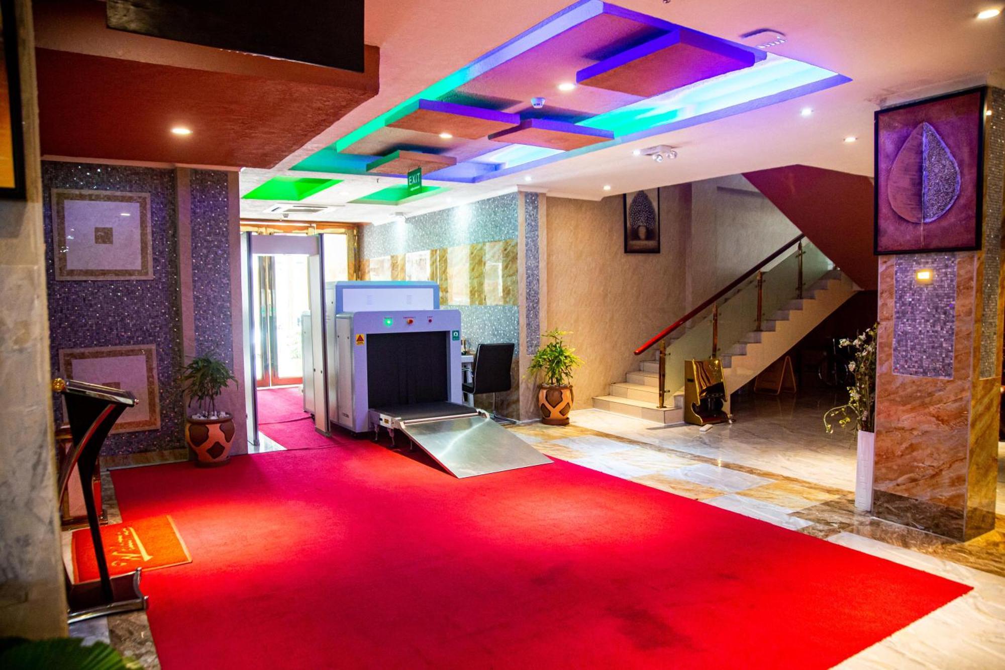 Tiffany Diamond Hotels Ltd - Makunganya Dar es Salaam Exteriör bild