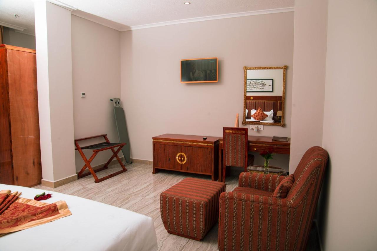 Tiffany Diamond Hotels Ltd - Makunganya Dar es Salaam Exteriör bild